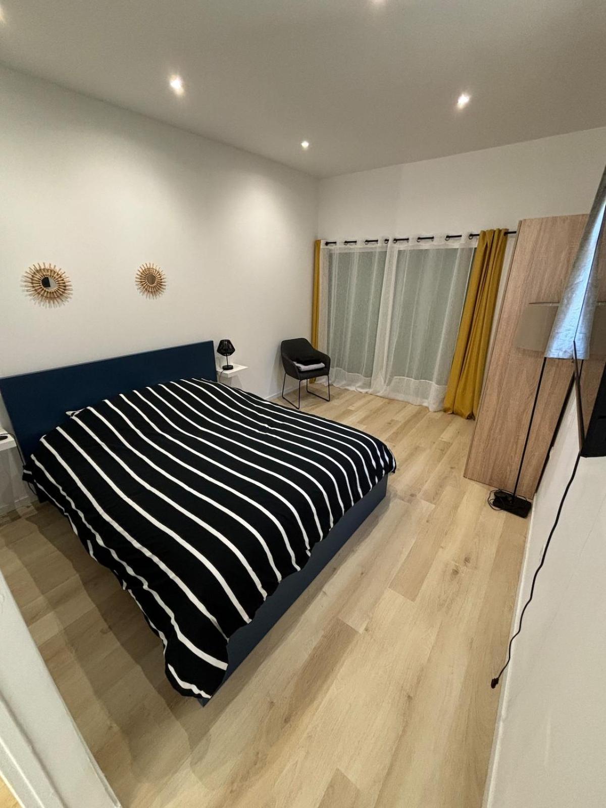 Studio En Provence Avec Piscine La Barben Bagian luar foto