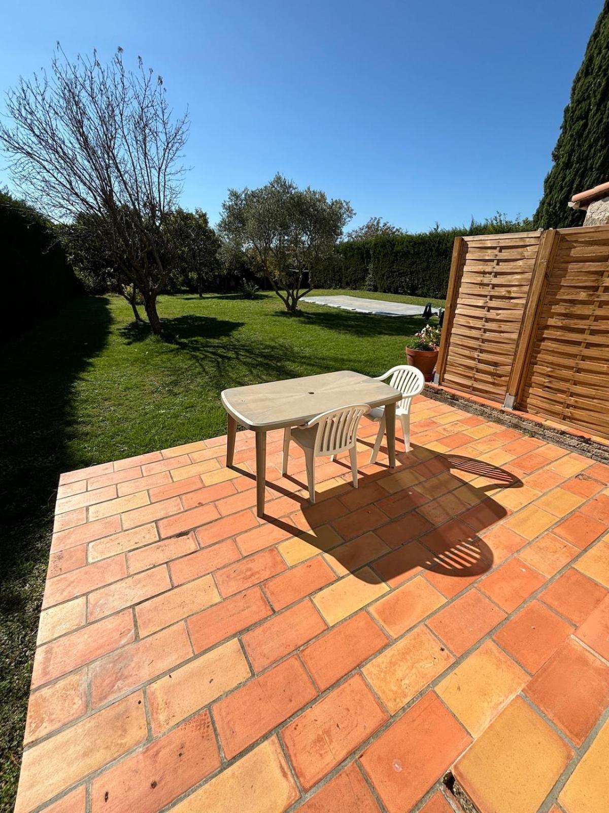 Studio En Provence Avec Piscine La Barben Bagian luar foto